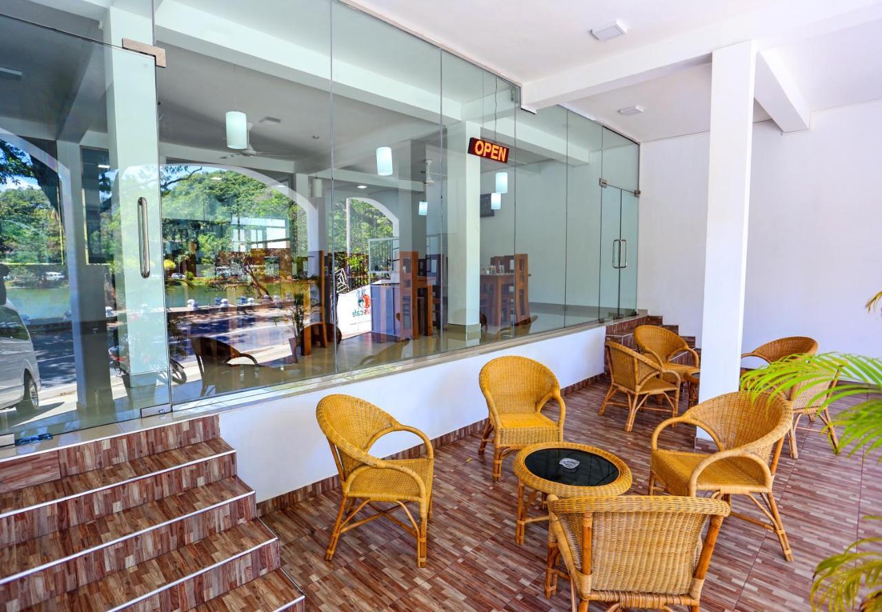 Hotel Citrus Cafe & Restaurant Kandy Esterno foto