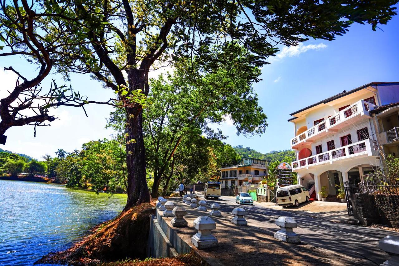 Hotel Citrus Cafe & Restaurant Kandy Esterno foto