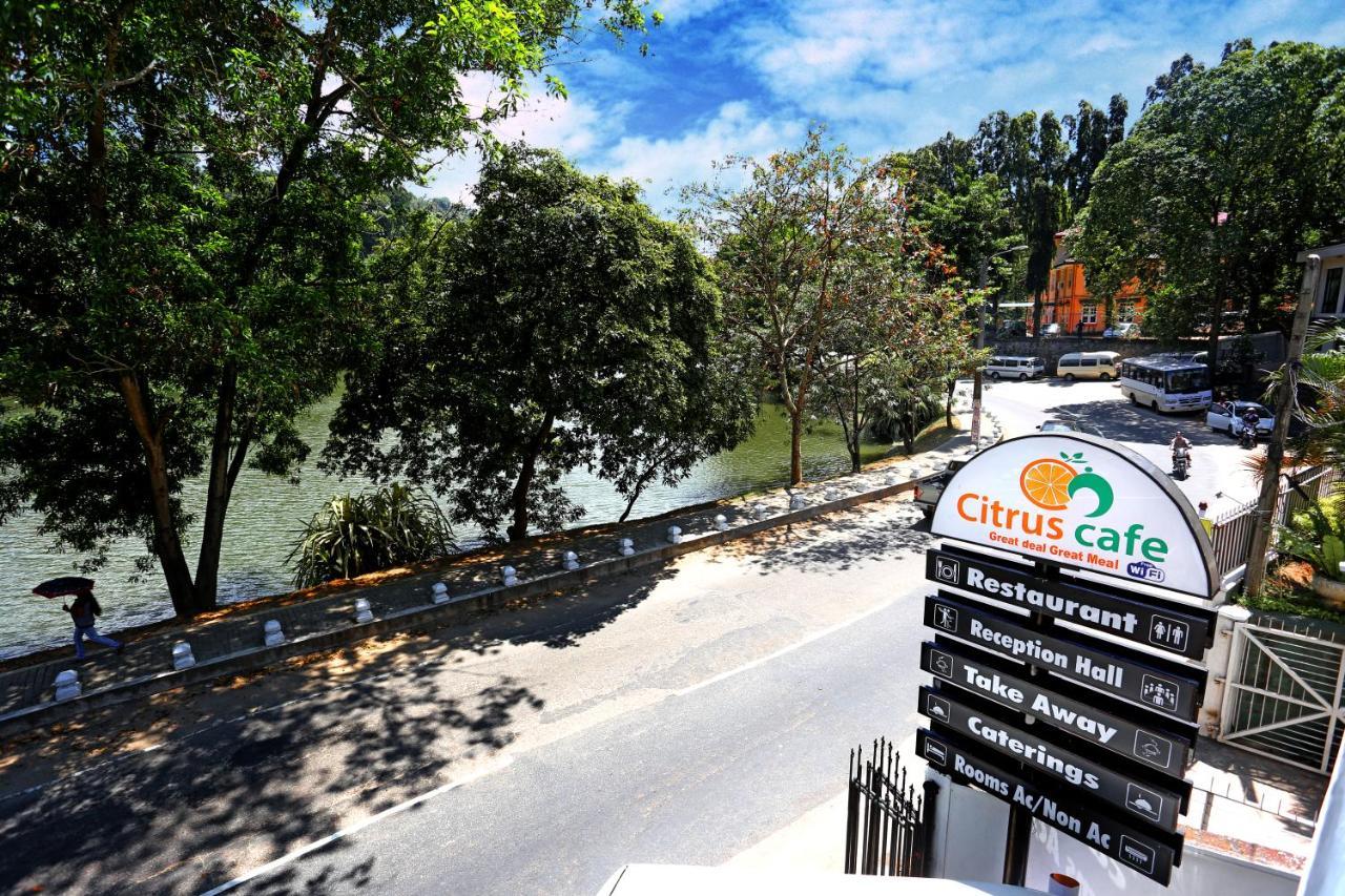 Hotel Citrus Cafe & Restaurant Kandy Esterno foto
